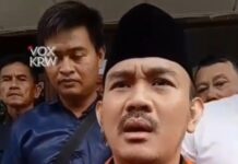 Saat Persidangan Selesai Mantan Bupati Bekasi Ade Kunang Keluar,di Kedua Tangannya di Borgol