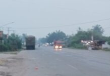 “Pemkab Sarolangun & Aparat Penegak Hukum Dinilai Gagal Tertibkan Parkir Liar Armada Batu Bara: Badan Jalan Dikuasai, Keselamatan Terancam”