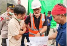 Aksi Pemortalan Jalan Hauling di Barito Selatan, Puluhan Truk Batu Bara Tertahan