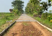 Akselerasi Membuahkan Hasil Pengecoran Jalan TMMD Reguler ke-128 Kodim Sragen Capai 50 Persen