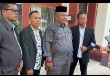 “PRAKTEK KECURANGAN PANITIA PILKADES MULAI MENGUAP, SIDANG PERDANA DITUNDA DI PENGADILAN NEGERI SAROLANGUN.?”