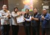 “HUT ke-75 Humas Polri, Ketua PWI Ogan Ilir Serahkan Sertifikat Penghargaan kepada Kapolres dan Kasi Humas”